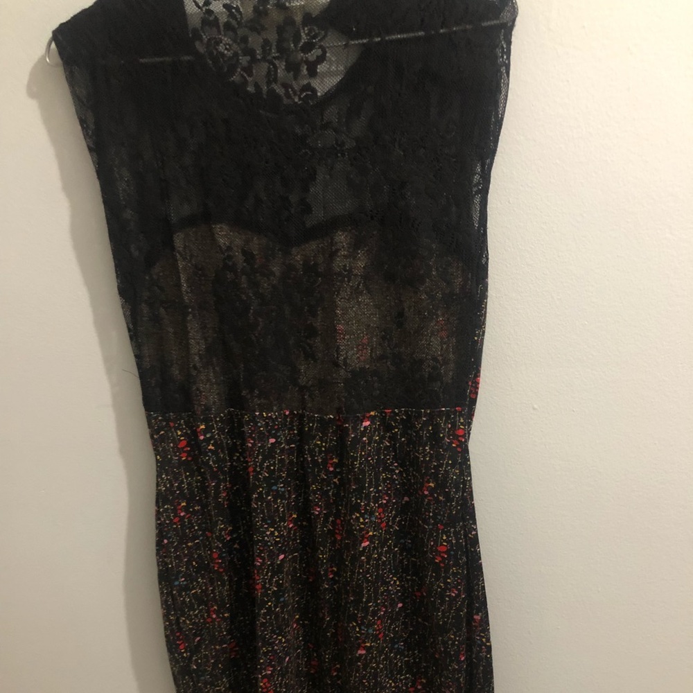 Dresses - Picture 5 of 8